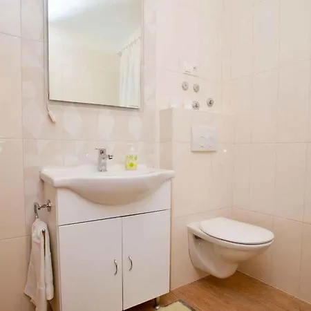 Apartament 6 Vrbnik (Primorje-Gorski Kotar)
